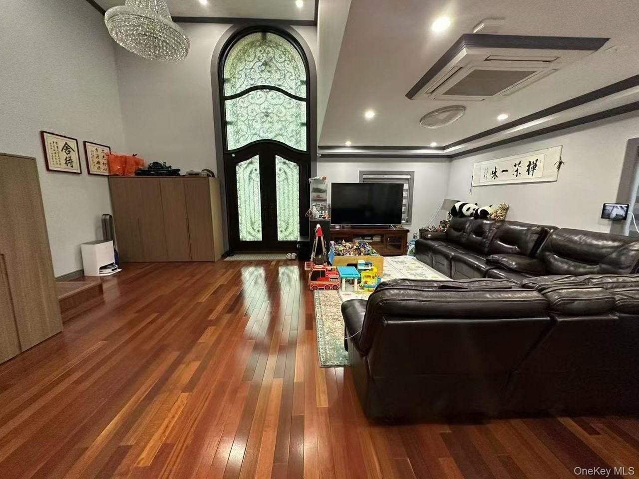 5027 175th St - Photo 2 of 10