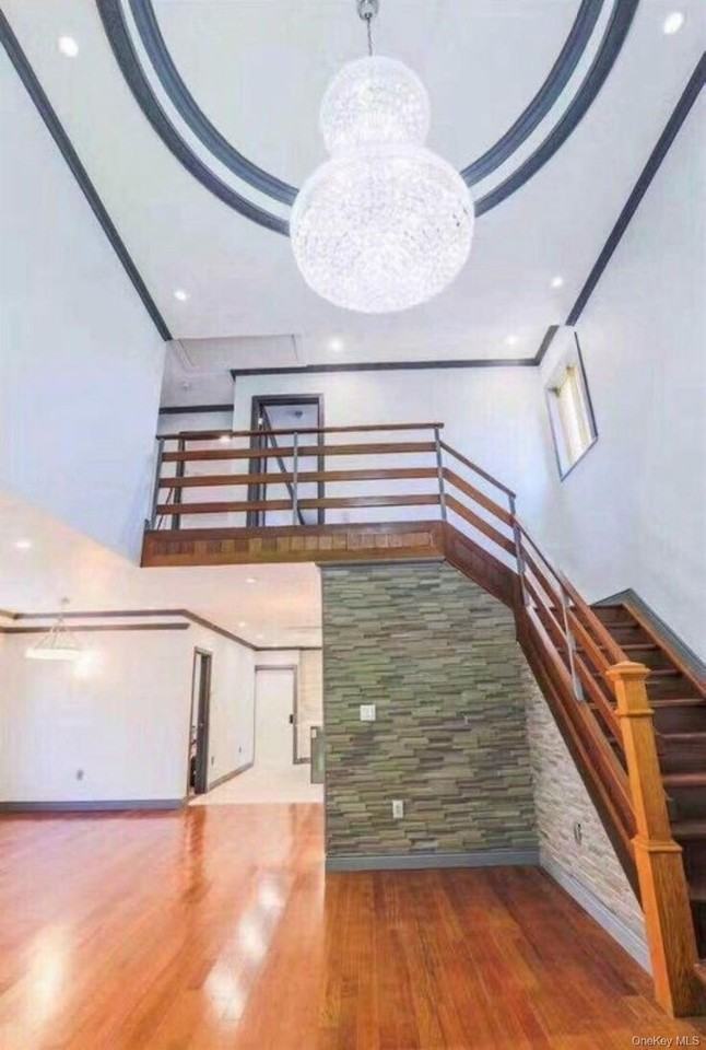 5027 175th St - Photo 3 of 10