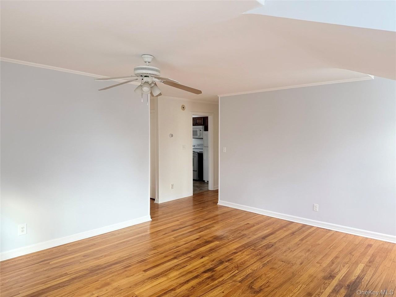 6 Oakland Ct Apt 5 #5 - Photo 7 of 16