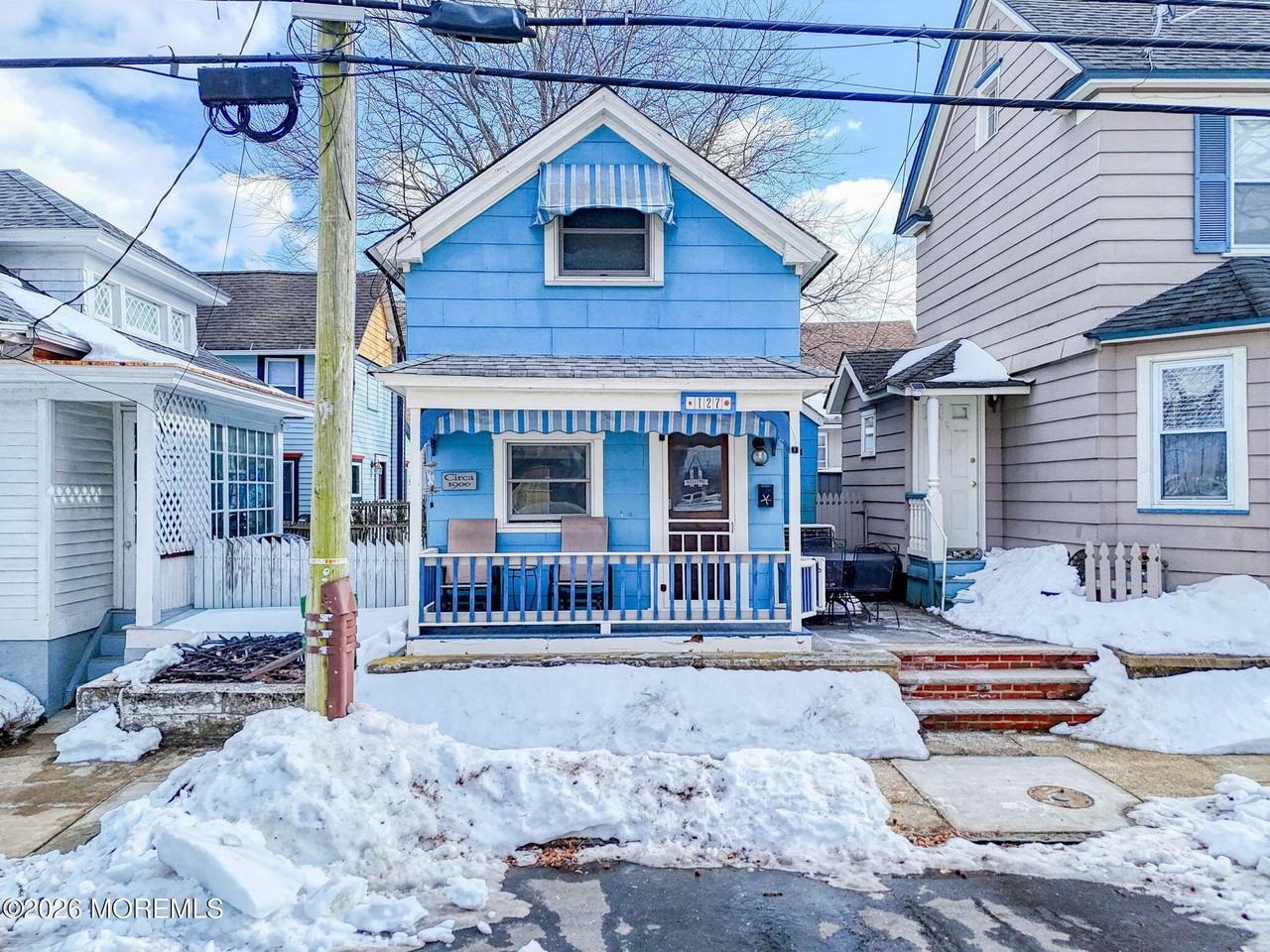 127 Lawrence Ave - Photo 2 of 19