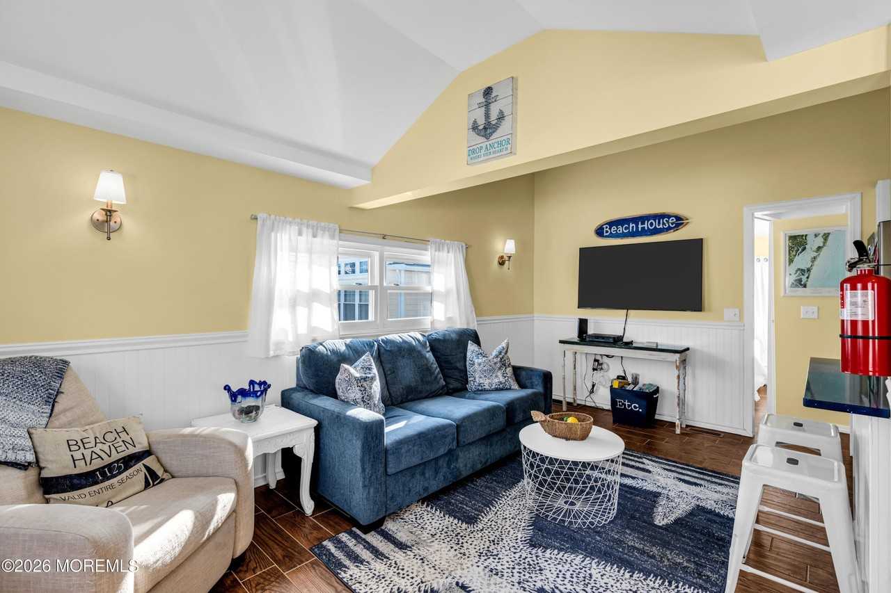 112 W Tide Way - Photo 5 of 16