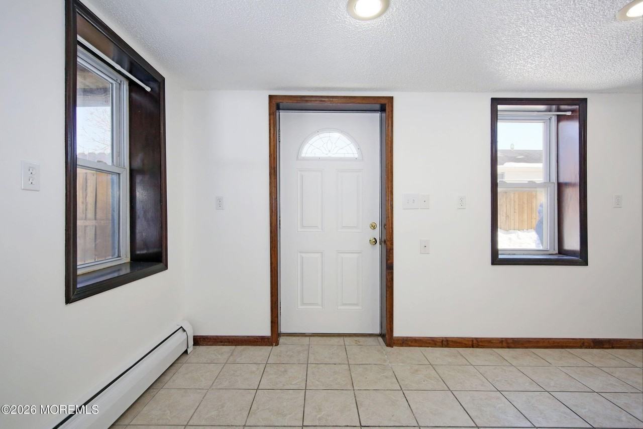 60 Mathews St 1st Fl #1stFL - Photo 4 of 35