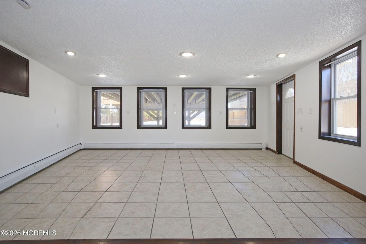 60 Mathews St 1st Fl #1stFL - Photo 6 of 35