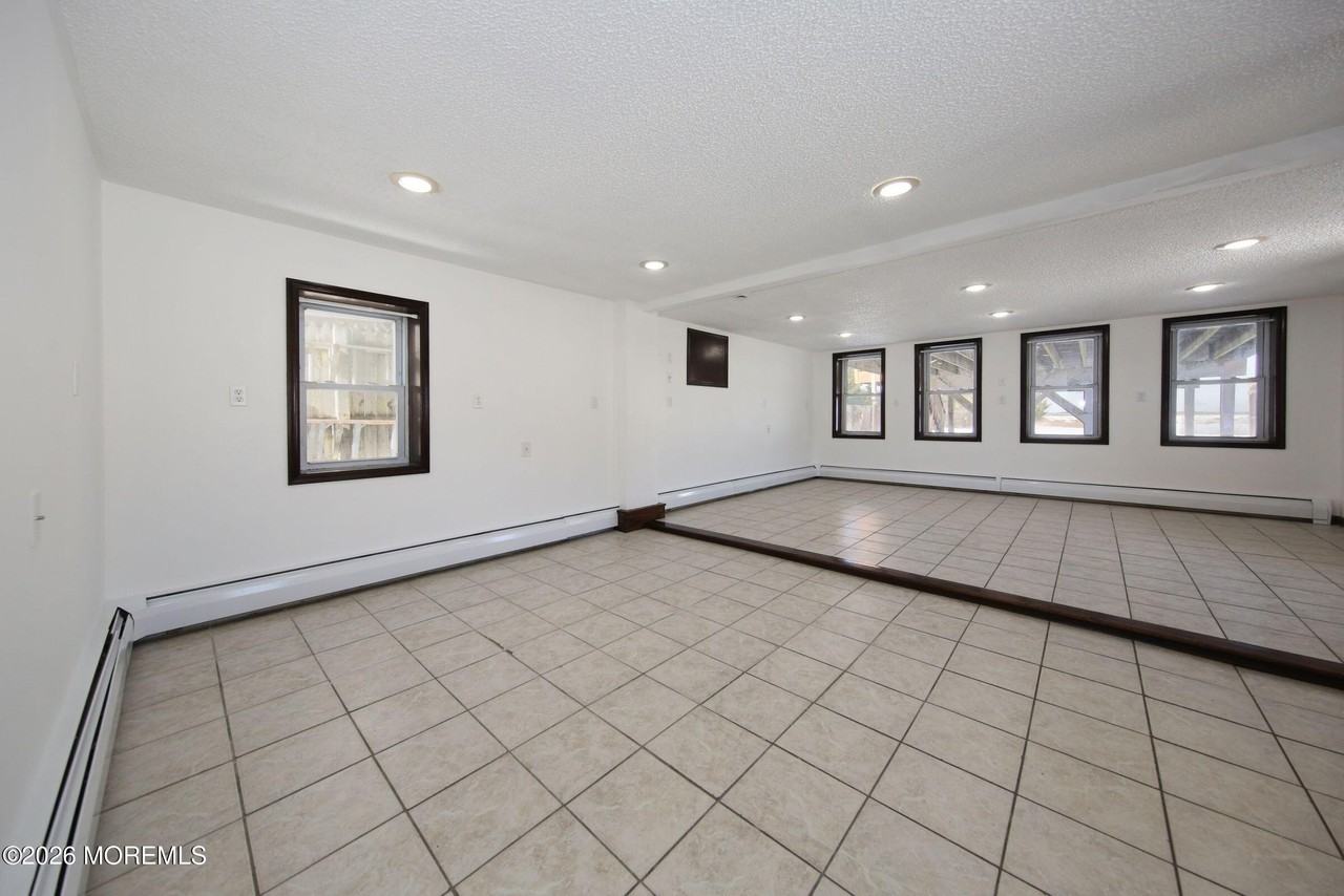 60 Mathews St #1stFL - Photo 6 of 33