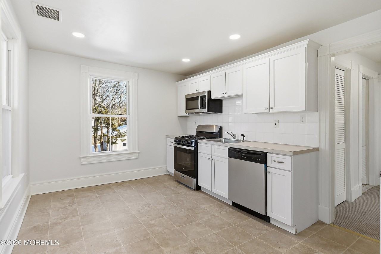 94 Branch Ave #B - Photo 5 of 17