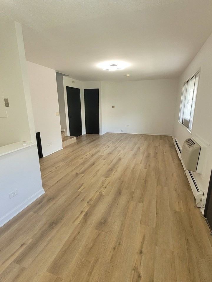 2402 Algonquin Rd Apt 9 #9 - Photo 4 of 20