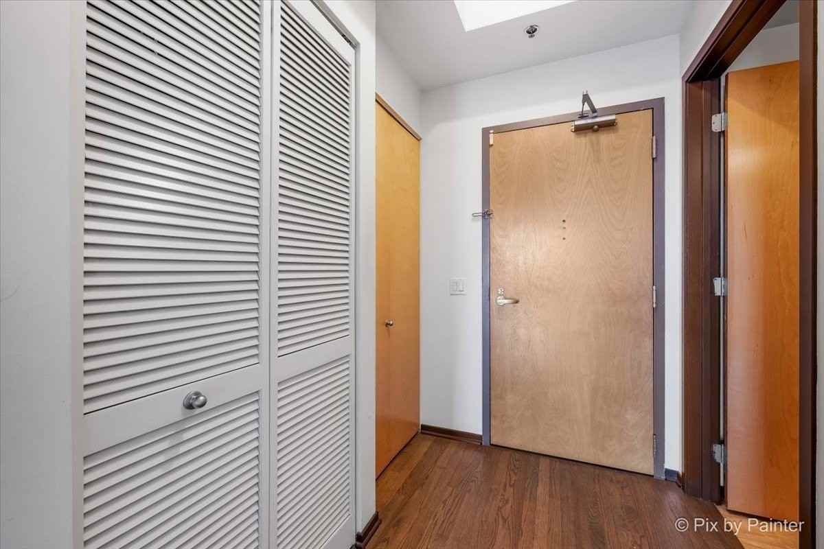 1201 W Adams St Apt 403 #403 - Photo 2 of 28