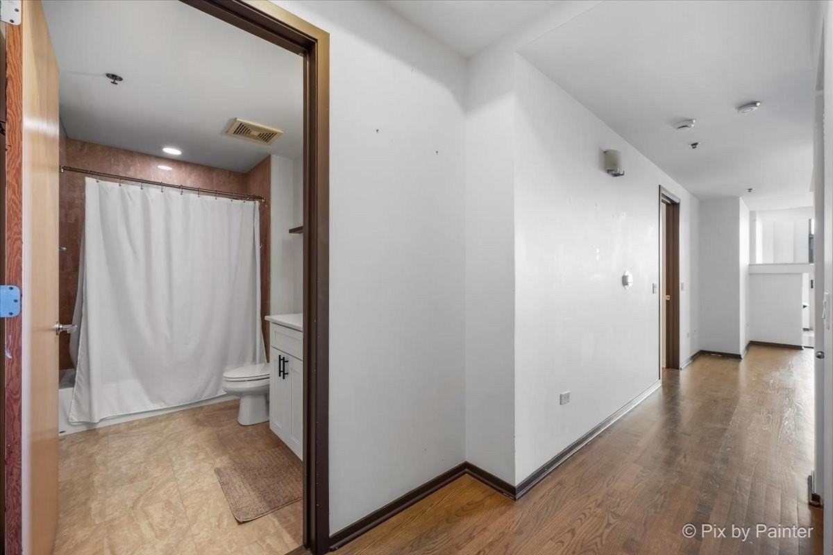 1201 W Adams St Apt 403 #403 - Photo 3 of 28