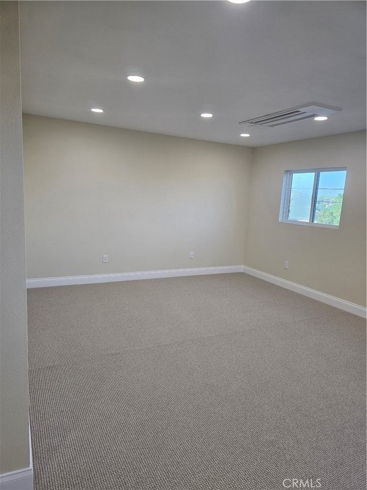 2641 Valley View Ave - Photo 6 of 24