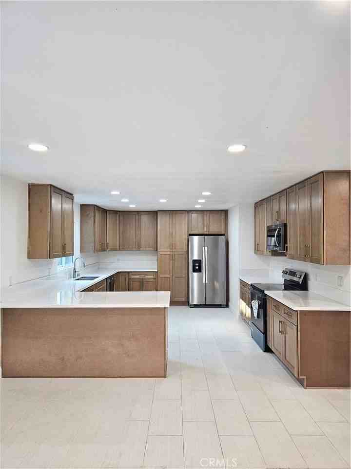 2641 Valley View Ave - Photo 5 of 24