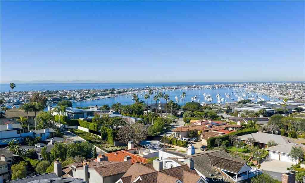 2204 Waterfront Dr - Photo 5 of 28