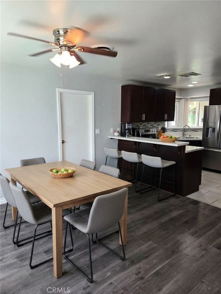 9321 Salem Ave - Photo 3 of 21