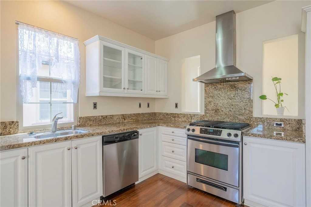 56 Scarlet Bloom - Photo 7 of 31