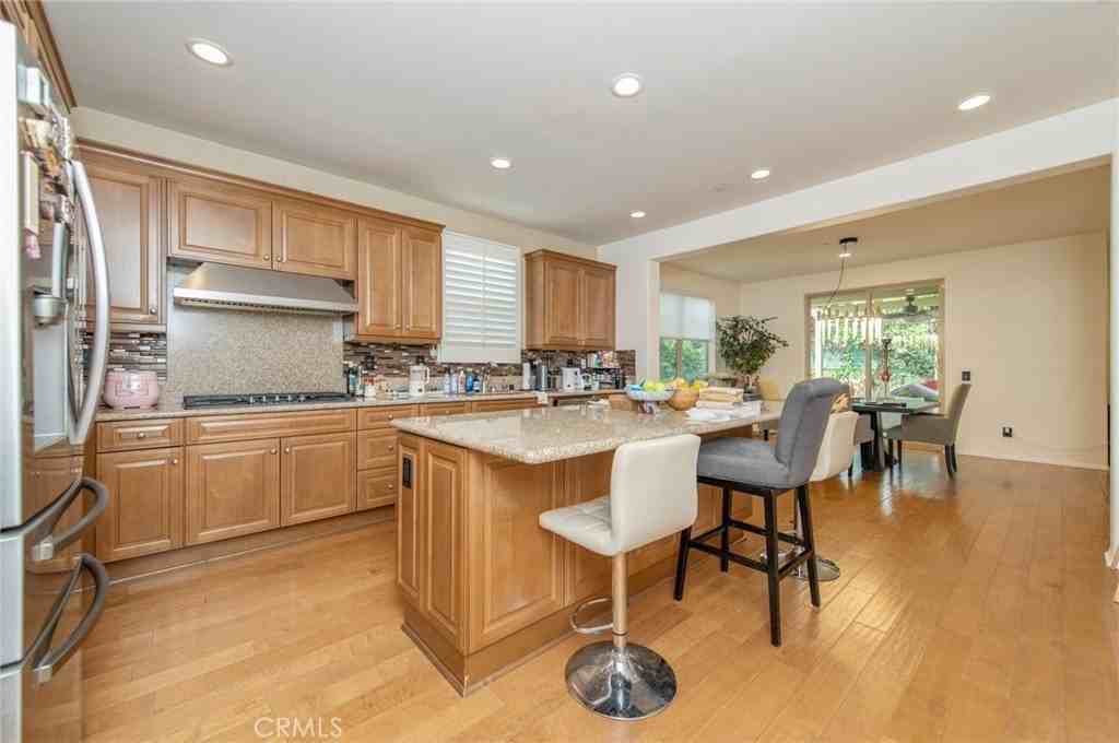 579 E Boxwood Ln - Photo 4 of 27