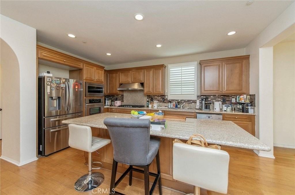 579 E Boxwood Ln - Photo 5 of 27