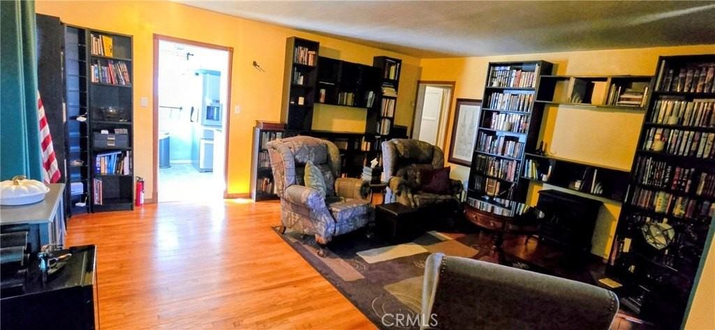 10551 Karmont Ave - Photo 4 of 44