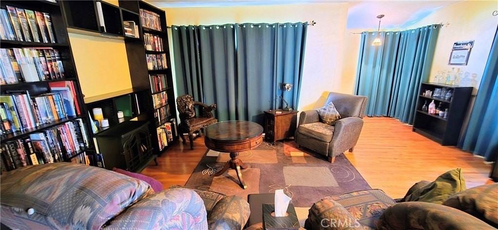 10551 Karmont Ave - Photo 7 of 44