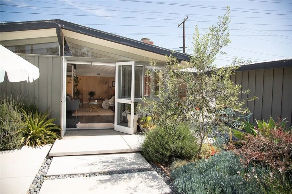 3168 Stevely Ave - Photo 3 of 43