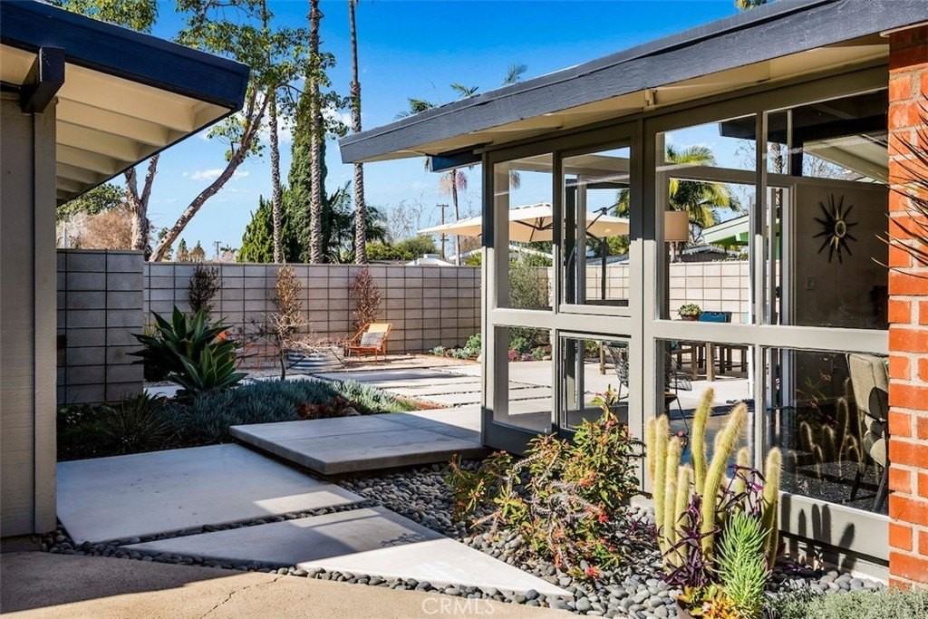 3168 Stevely Ave - Photo 7 of 43