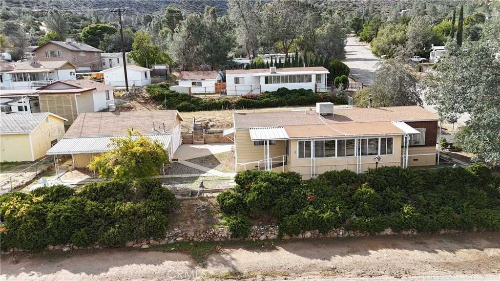 101 Jones St - Photo 5 of 33