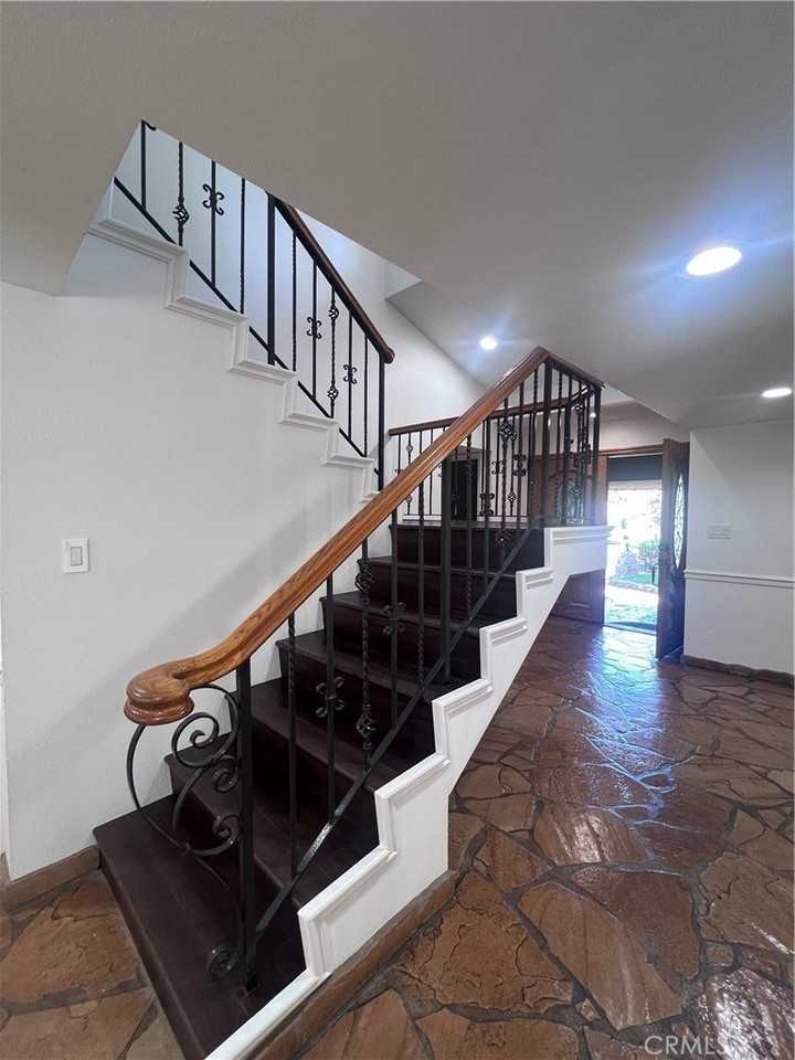 24512 Pat Pl - Photo 3 of 31