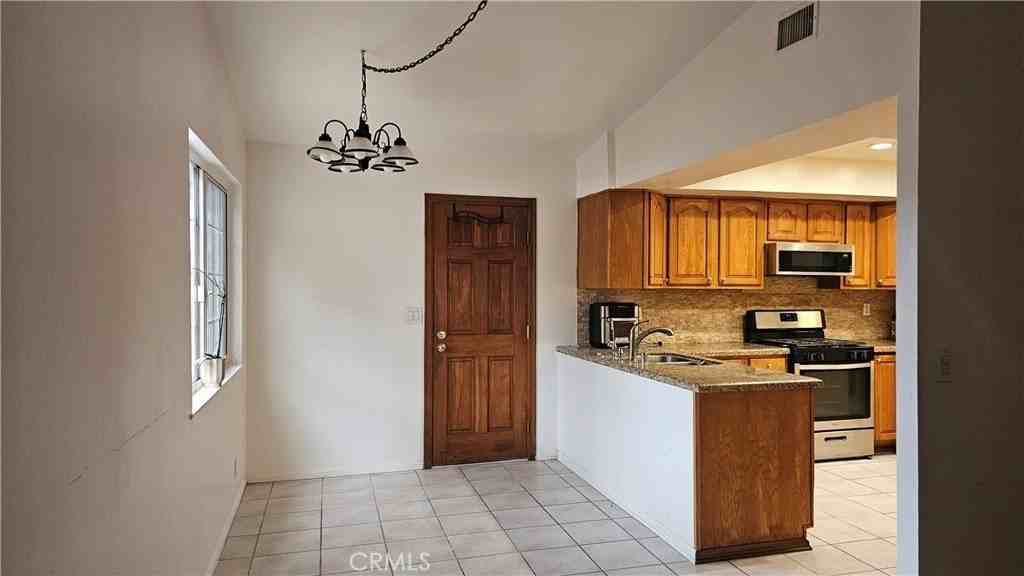 19668 Crystal Springs Ct - Photo 3 of 24