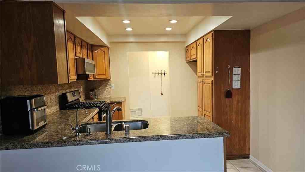 19668 Crystal Springs Ct - Photo 5 of 24