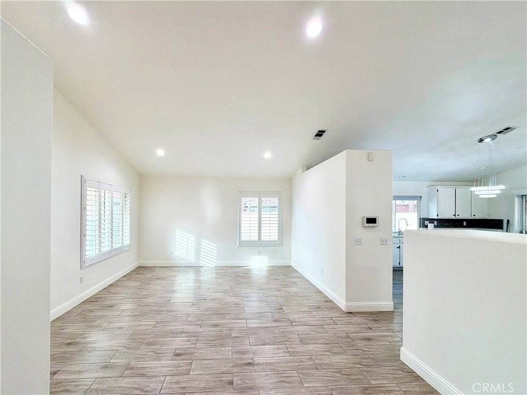 37116 Alder St - Photo 4 of 26