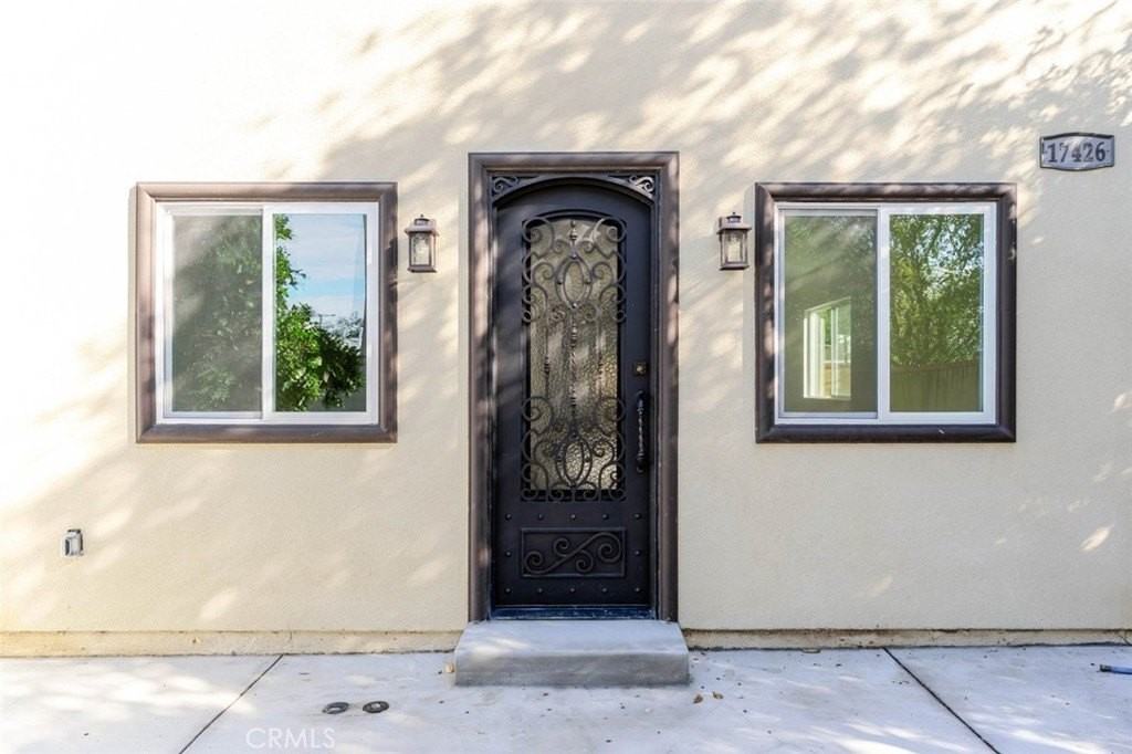 17426 Roscoe Blvd - Photo 3 of 28