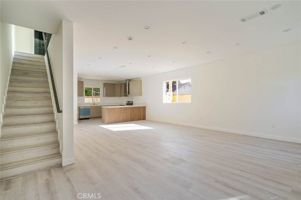 17426 Roscoe Blvd - Photo 6 of 28