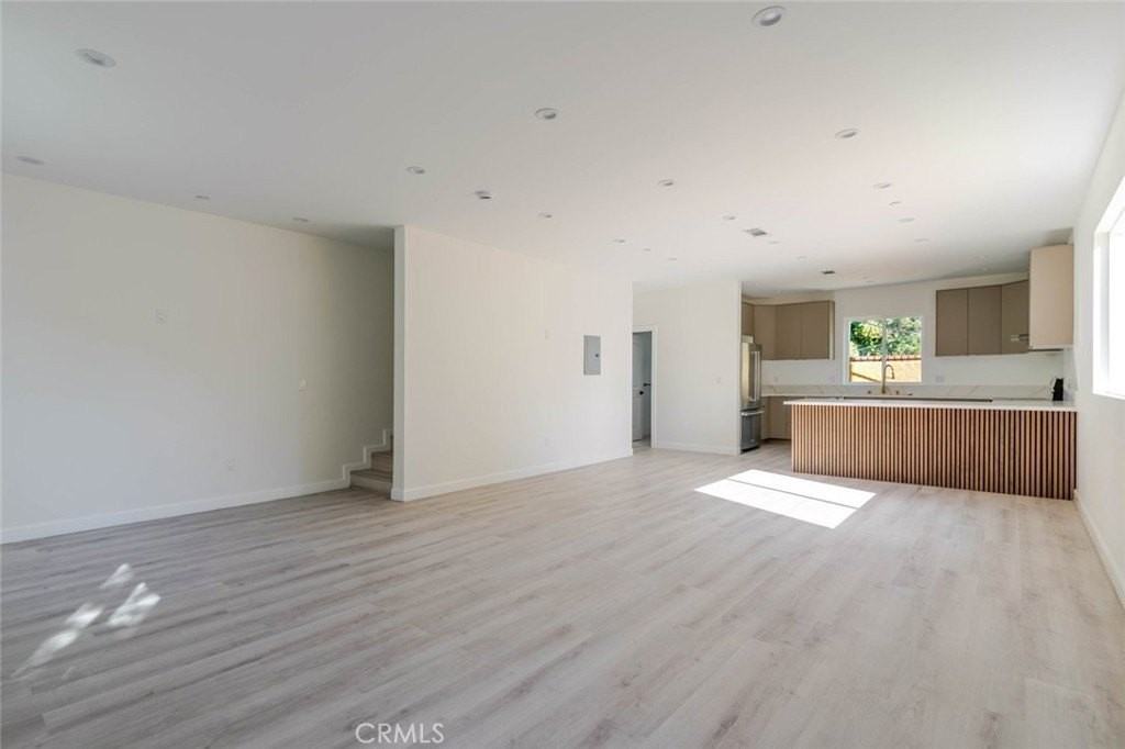 17426 Roscoe Blvd - Photo 7 of 28