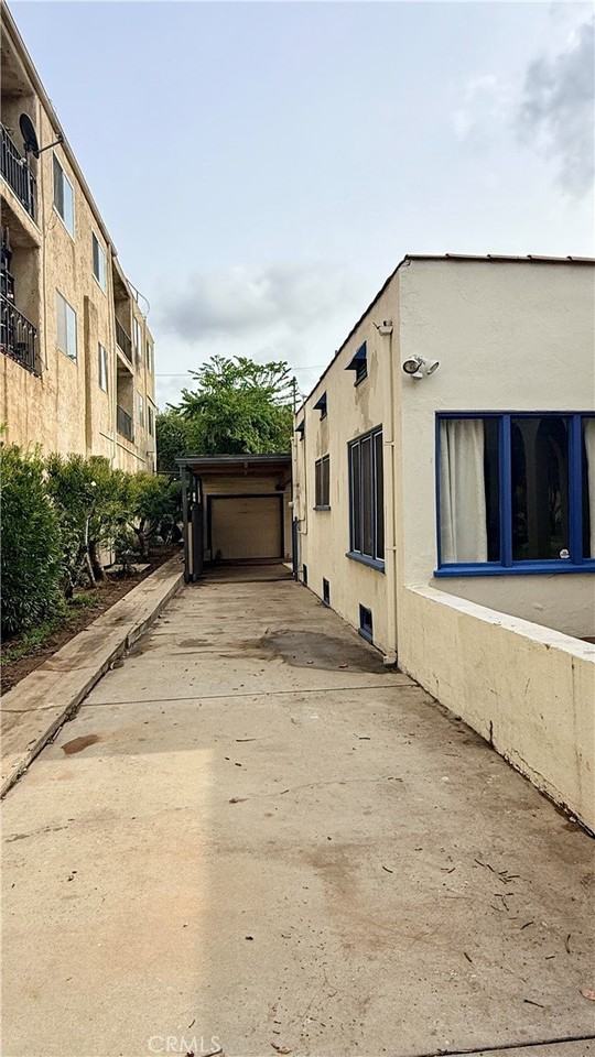 2056 Meridian Ave - Photo 4 of 28