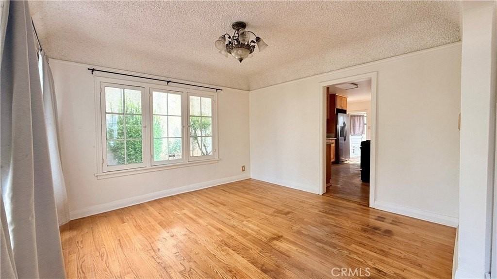 2056 Meridian Ave - Photo 5 of 28