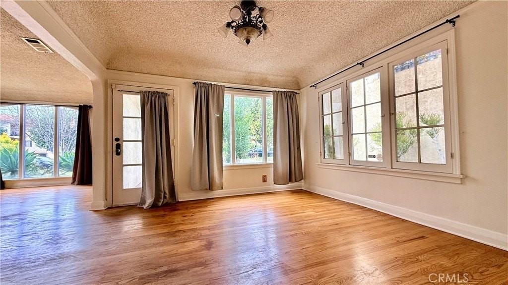 2056 Meridian Ave - Photo 6 of 28