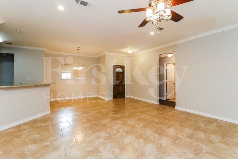 2010 Lindentree Dr - Photo 2 of 15