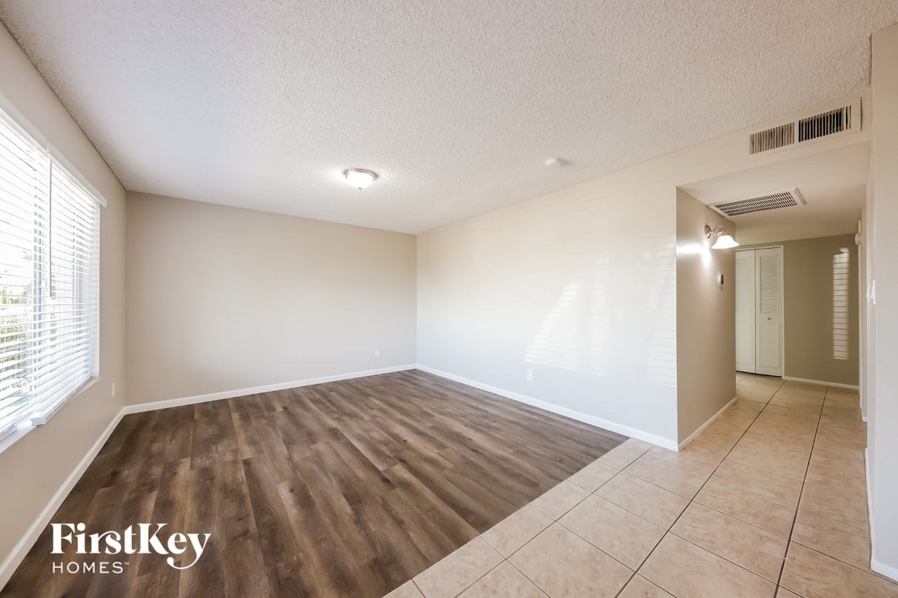 9914 N 73rd Ave - Photo 3 of 15