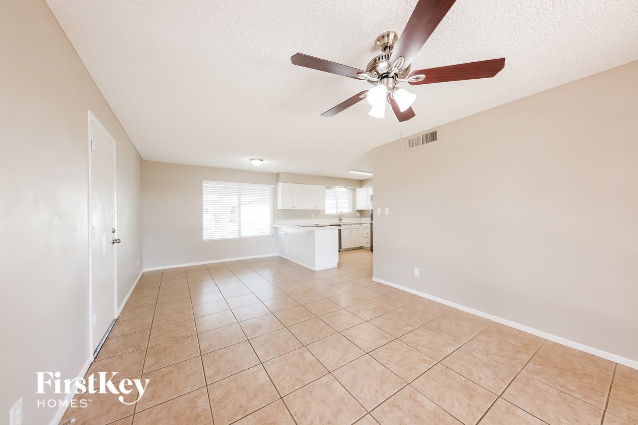 9914 N 73rd Ave - Photo 5 of 15