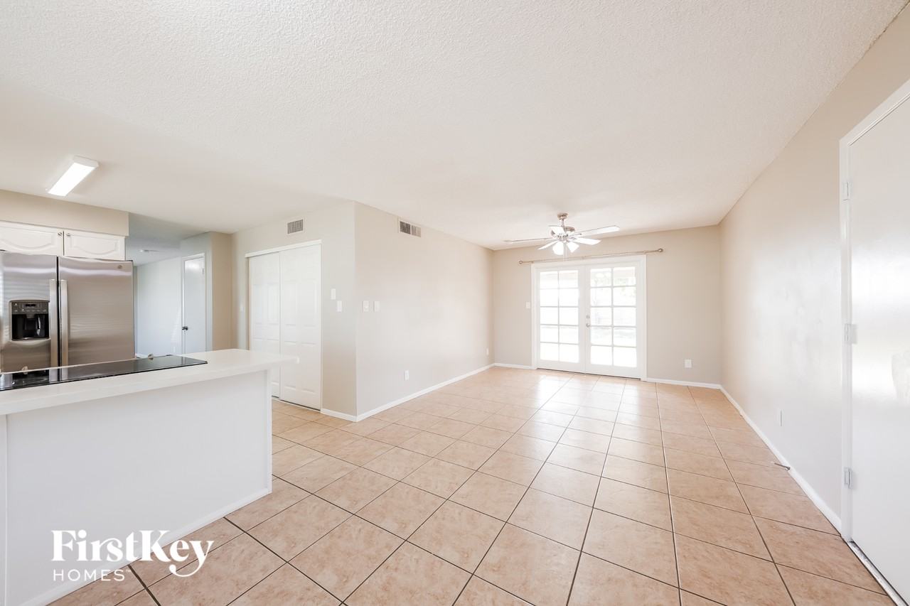 9914 N 73rd Ave - Photo 6 of 15