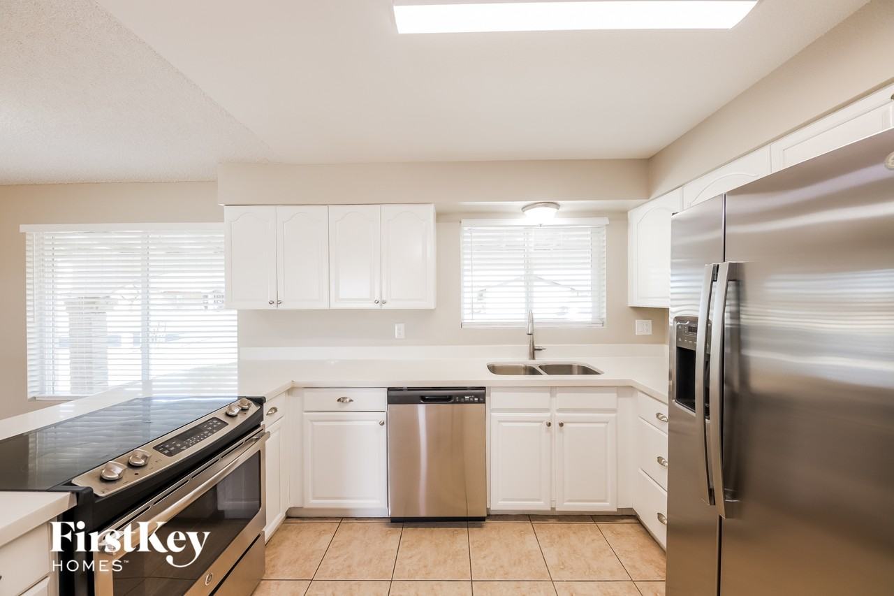 9914 N 73rd Ave - Photo 7 of 15