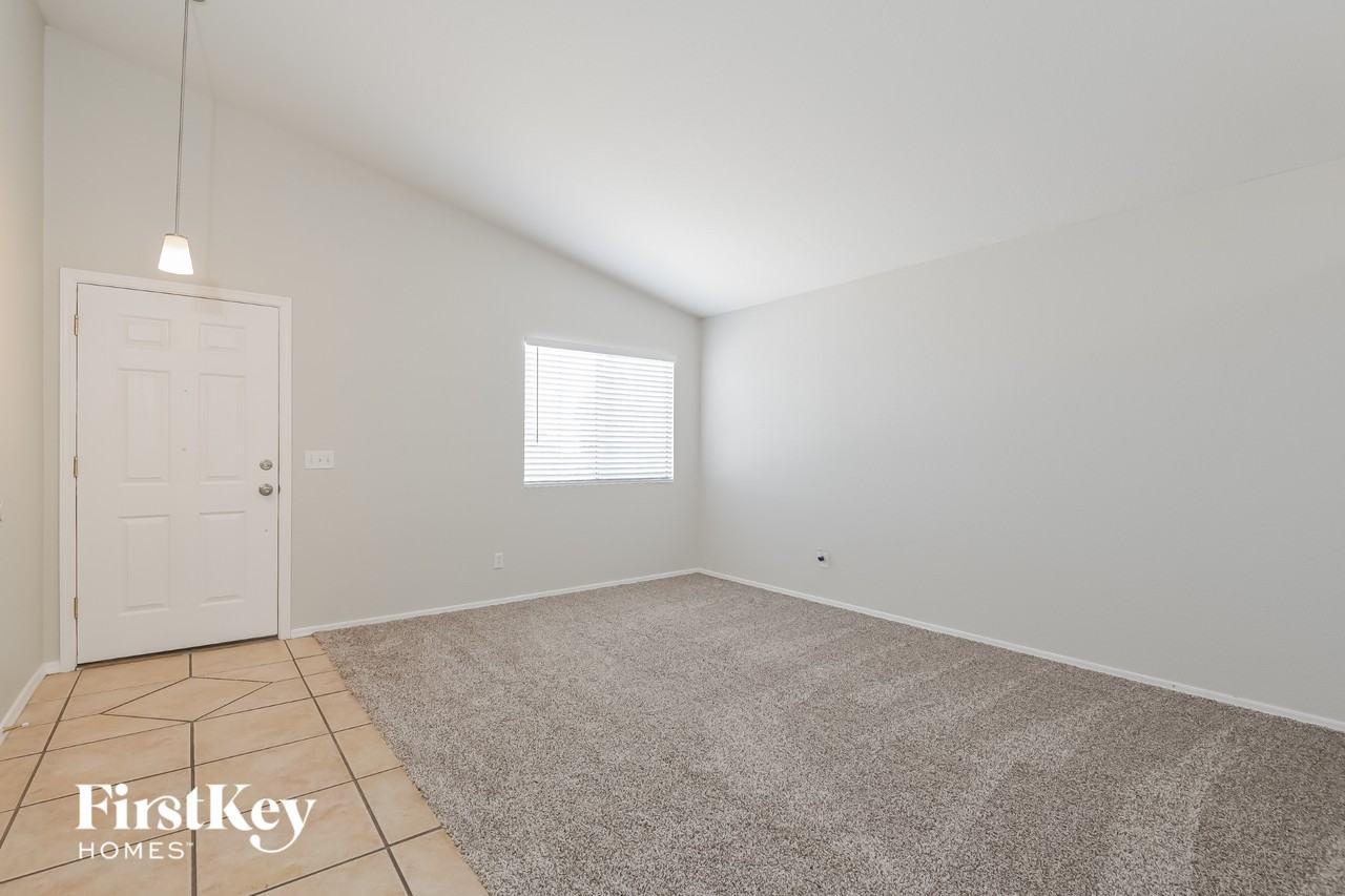 3054 S Vaughn Dr - Photo 2 of 15