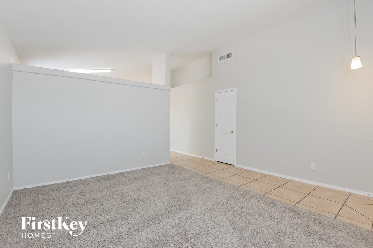 3054 S Vaughn Dr - Photo 3 of 15