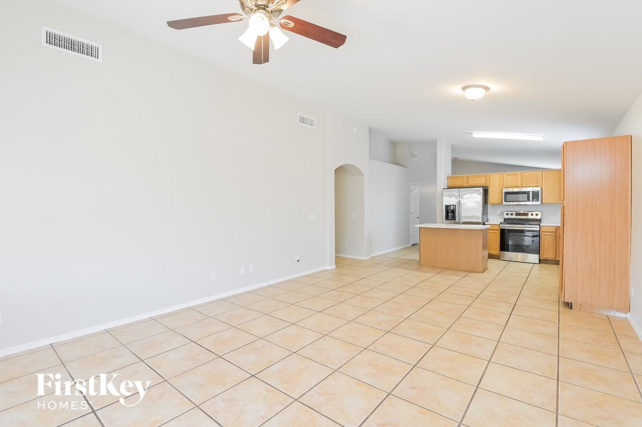 3054 S Vaughn Dr - Photo 4 of 15