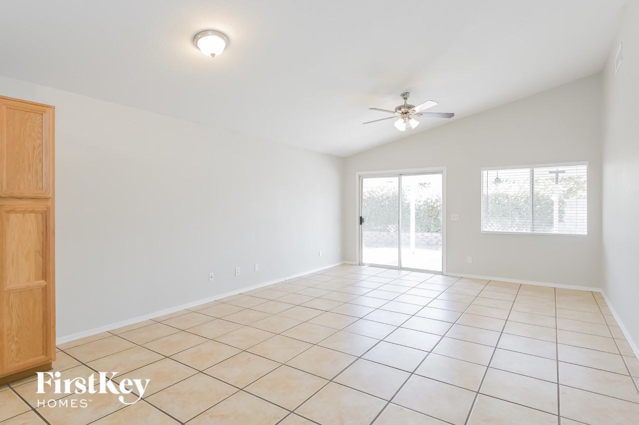 3054 S Vaughn Dr - Photo 5 of 15