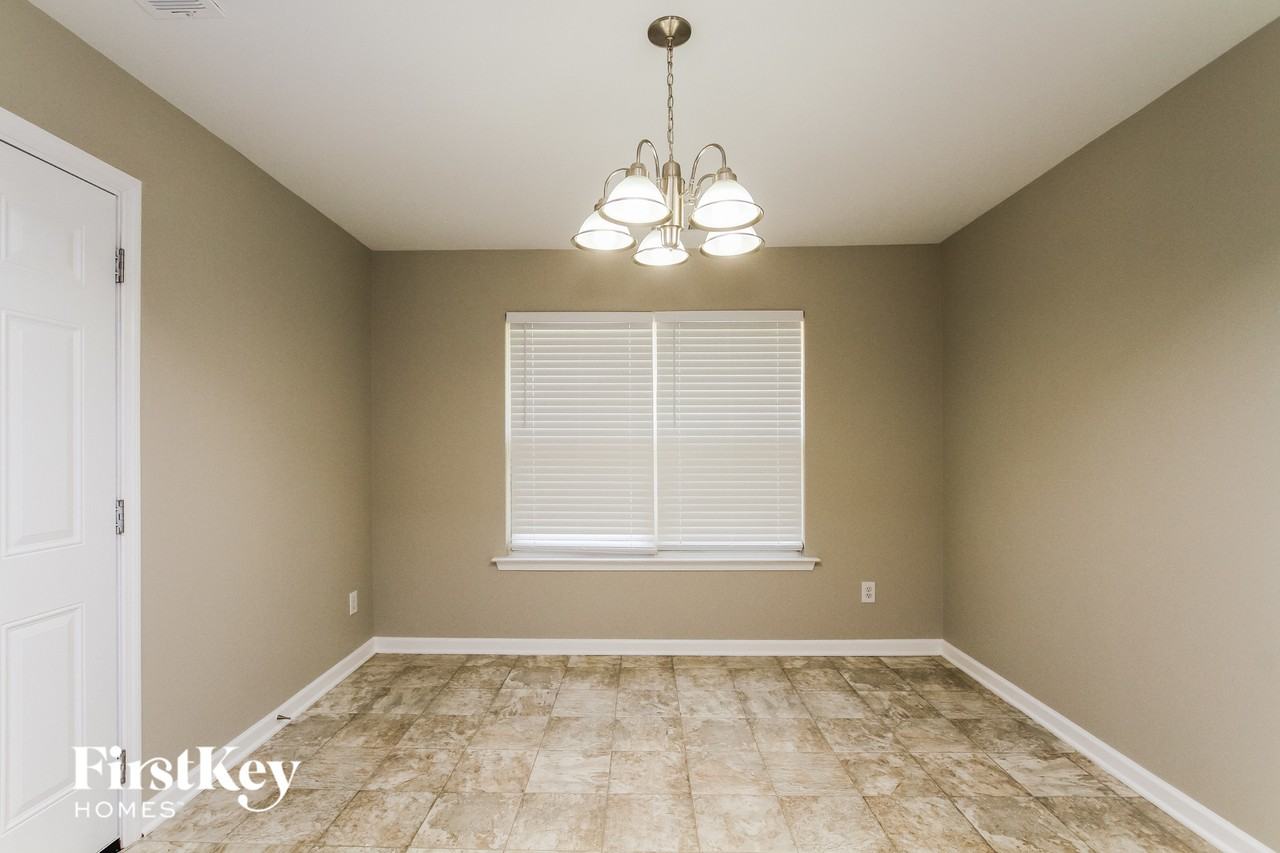 1918 Sugarbush Dr - Photo 3 of 16