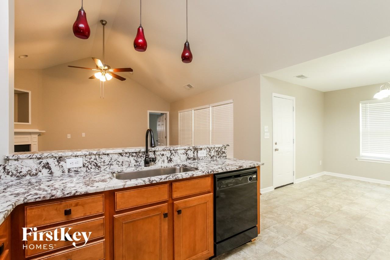 1918 Sugarbush Dr - Photo 5 of 16