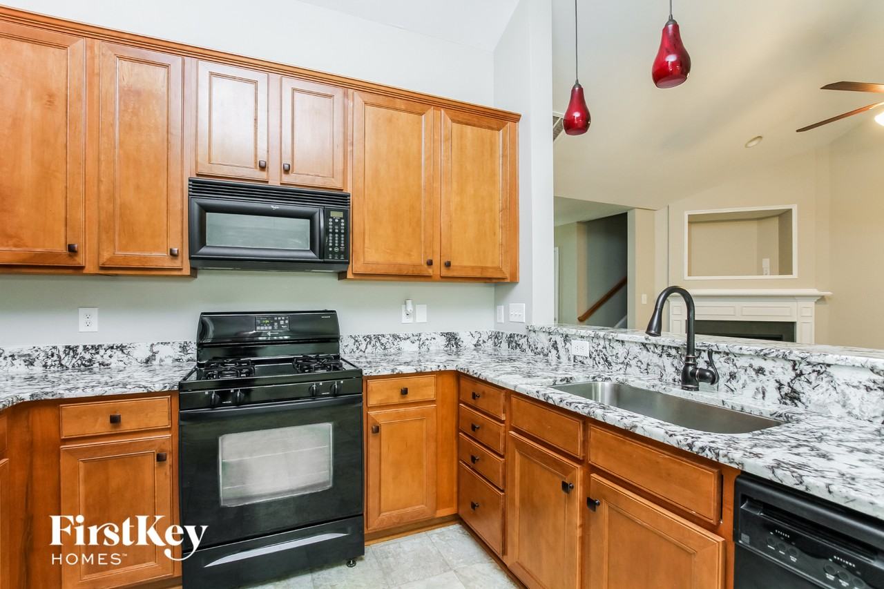 1918 Sugarbush Dr - Photo 6 of 16