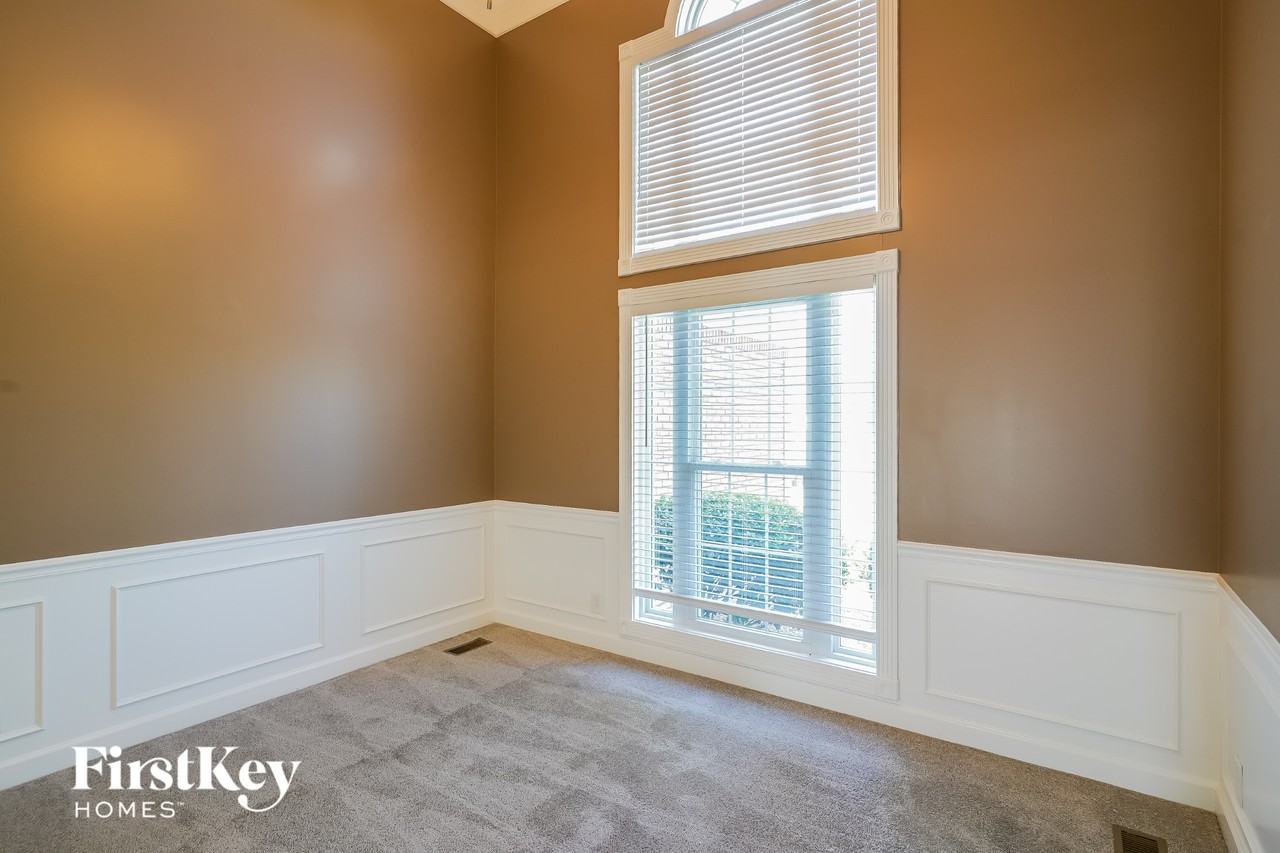 115 Gallant Ct - Photo 3 of 15