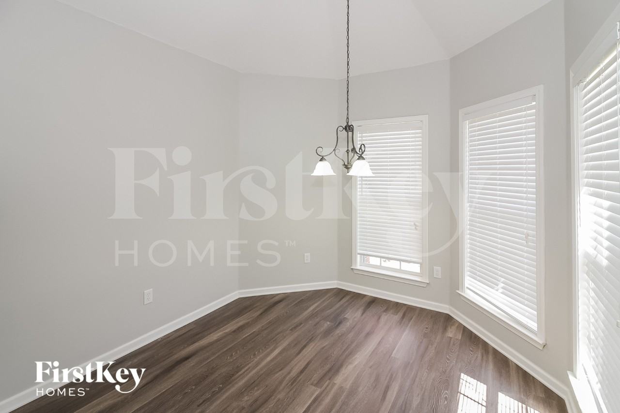 2260 Coral Tree Ln - Photo 4 of 15