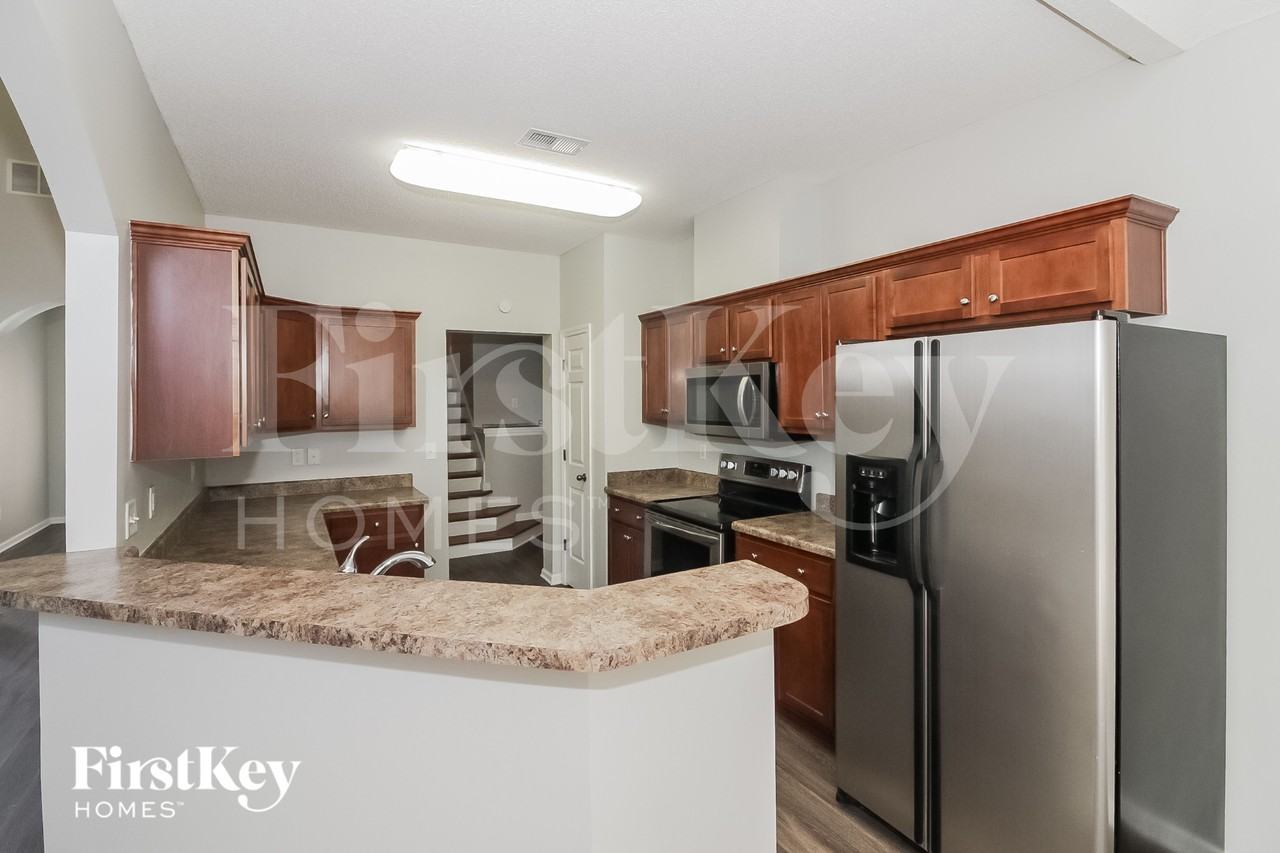 2260 Coral Tree Ln - Photo 5 of 15