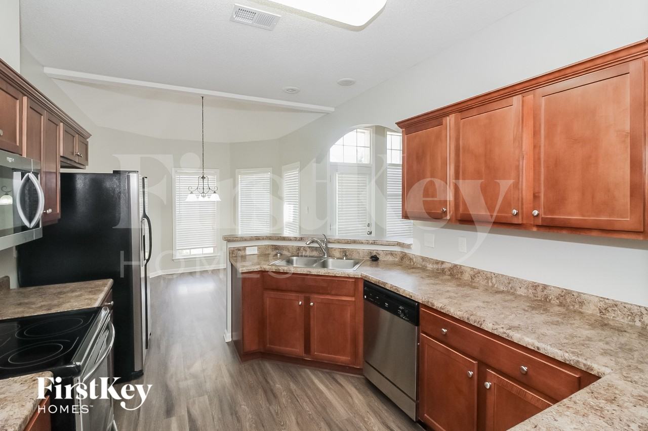 2260 Coral Tree Ln - Photo 6 of 15